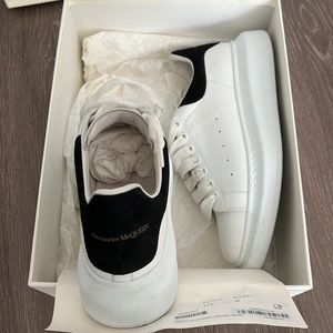 Alexander McQueens sneakers, worn 2 times. Black back, Laces need to be cleaned